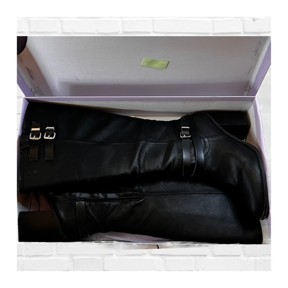 Steve Madden Edrea Black Knee High Boots Harness Buckle Side Zip Size 10 - Picture 8 of 9